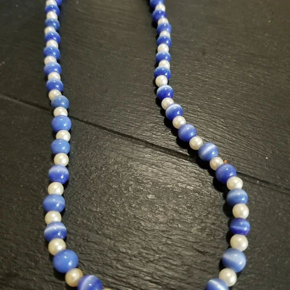 3 necklaces- free with bundle - Picture 6 of 6